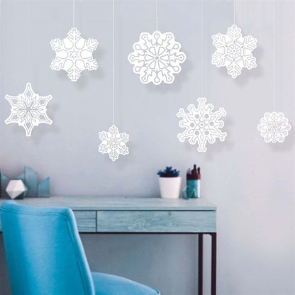 Die-Cut Plastic Snowflakes (7 Per pack)